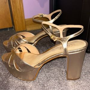 SCHUTZ Women’s Keefa Platform in the color “Platina Metallic Napa”